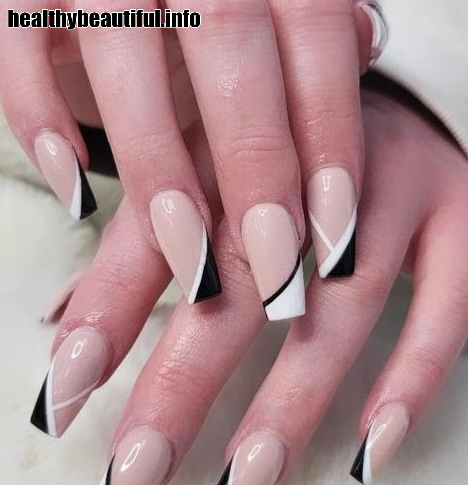 Thin diagonal lines intersecting across each nail for a modern look